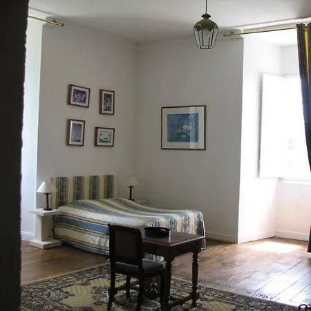 Chateau De La Tour Du Breuil Bed & Breakfast Le Breuil (Charente)